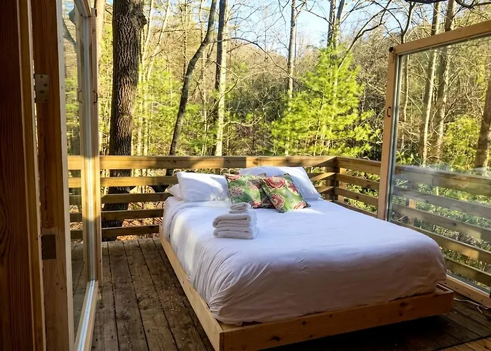 Charming Tree House With A Hot Tub In Chattahoochee National Forest, Georgia