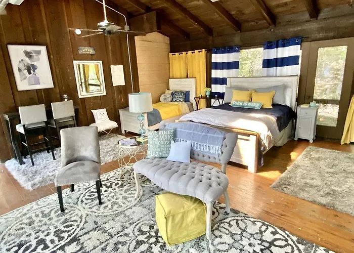 Luxury Glamping Cabin With Waterfront Access Near Lake Texoma, Oklahoma