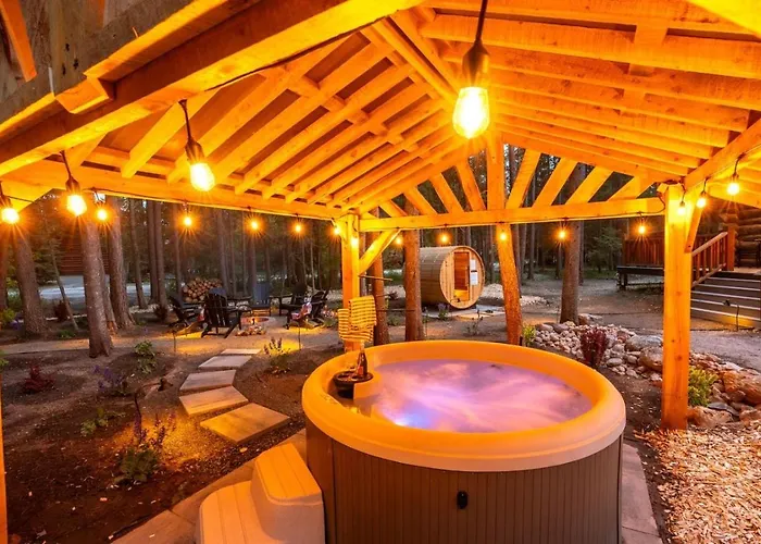 The West Glacier Cabin- Hot Tub, Firepit, Sauna
