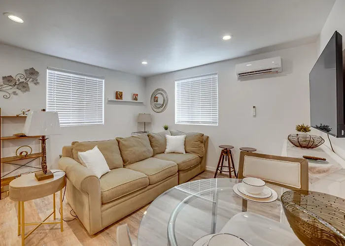 4 Mi To Riverside Medical Center! Extended Getaway
