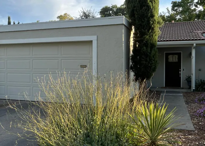 Mariposa House