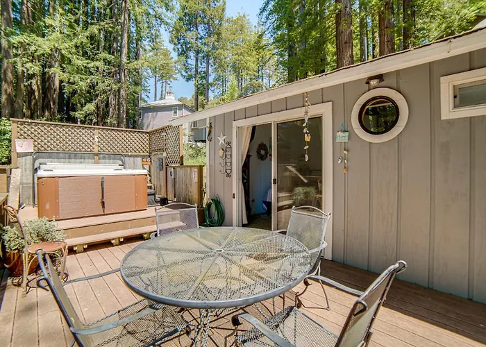 Walk To Beach! Home W/ Sunroom In Anchor Bay