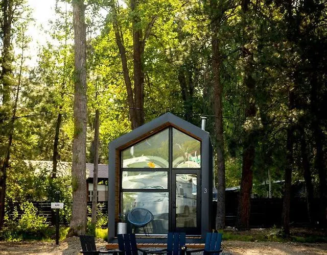 Fully-Equipped Tiny Home For Relaxing Glamping Retreat In Idaho City