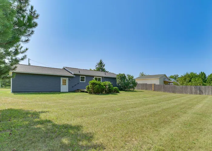 Bike To Lake Michigan! Updated Home In Charlevoix