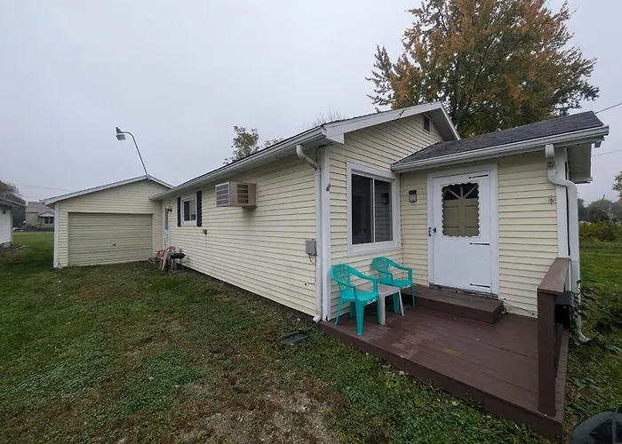 3 Bed/1 Bath Close To Everything In Robinson