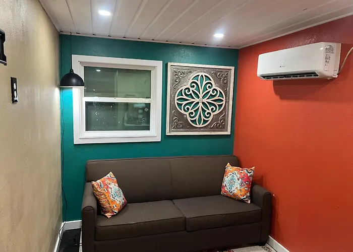 Stylish Container Stay Near Dallas - Hidden Trail