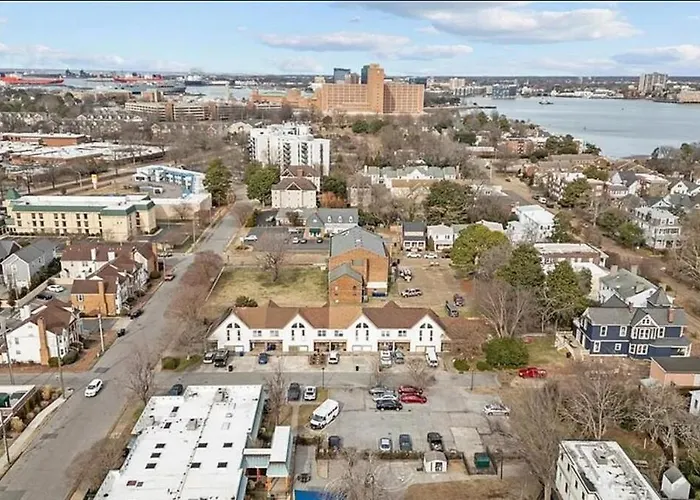 Cozy Historic Home Near Downtown Ferry