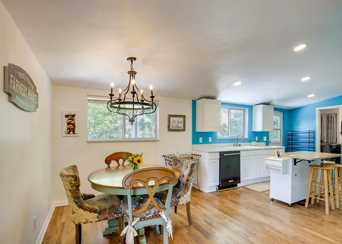 Private Hot Tub & Yard! All-Seasons Littleton Gem