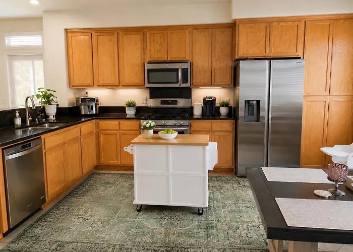 Relaxing Queen Suite With Private Bathroom