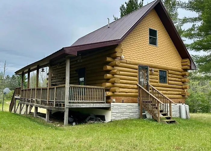 Cozy Log Home, Best Location!