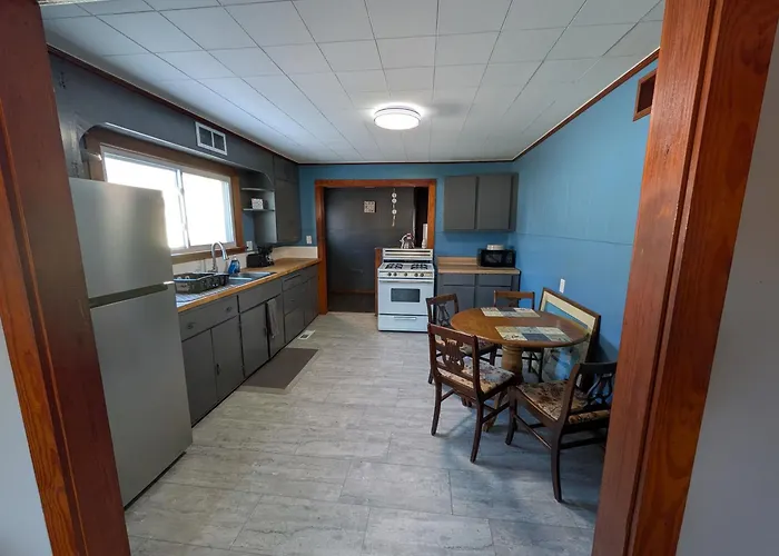 3 Bed/1 Bath Close To Everything In Robinson