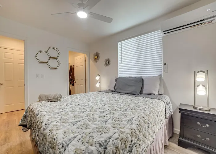 4 Mi To Riverside Medical Center! Extended Getaway