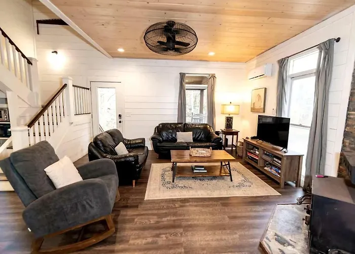 Secluded Cabin On Suches Creek And In The National Forest For A Relaxing Georgia Getaway