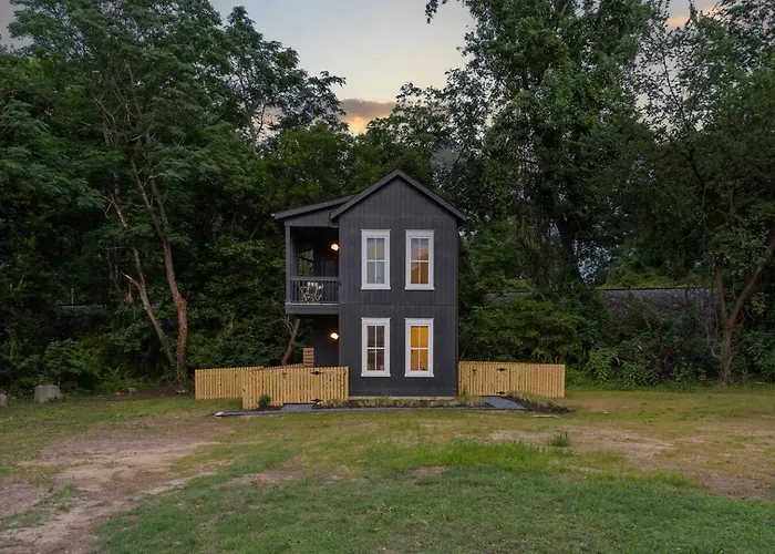 Downtown Guest House, Lower Level, Fenced, Full Kitchen