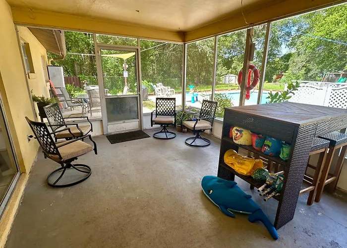 Spring Dreamin Pool House