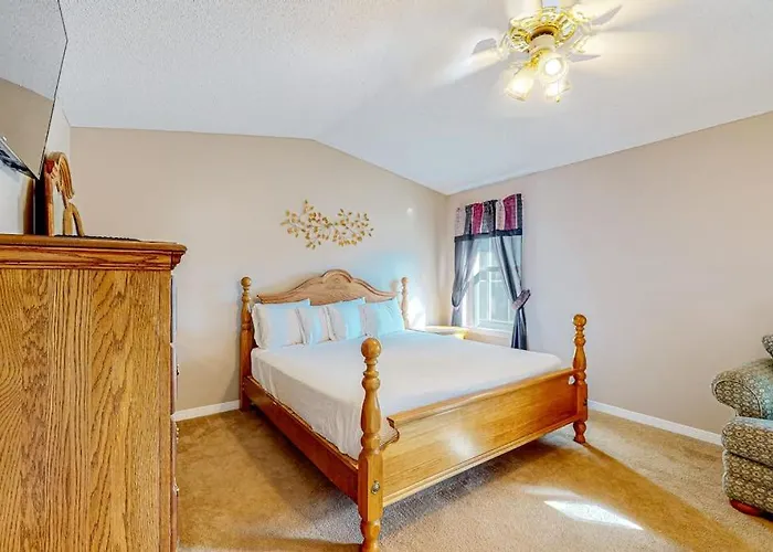 Inviting Dog-Friendly Home With Pool Hot Tub Enclosed Yard & Wd