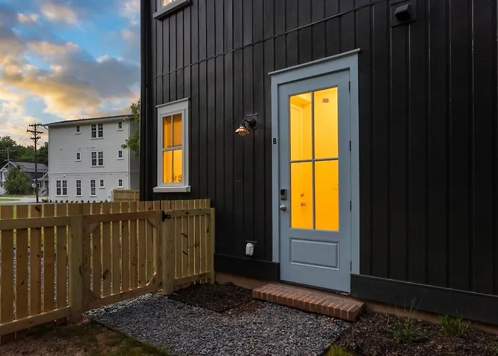 Downtown Guest House, Lower Level, Fenced, Full Kitchen