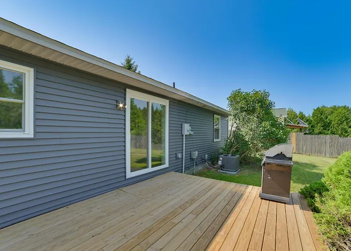 Bike To Lake Michigan! Updated Home In Charlevoix