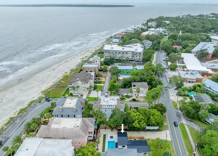 Walk To Beach & Pier - Stylish St Simons Getaway