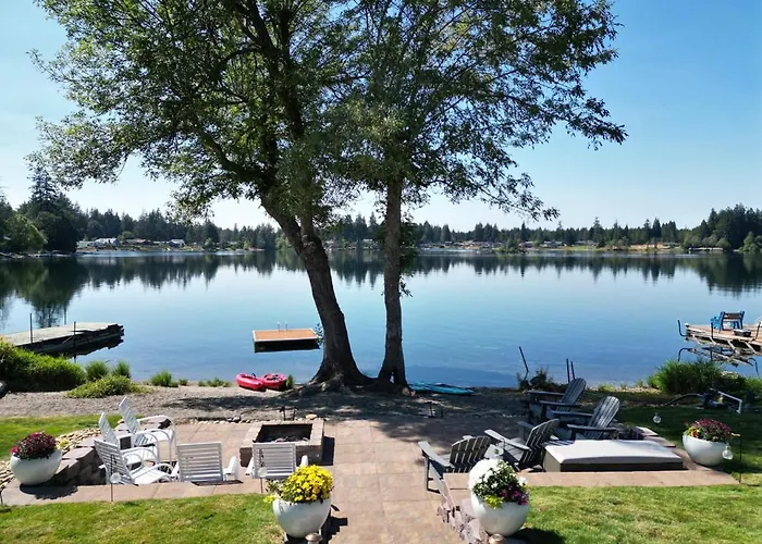 Island Lakehouse