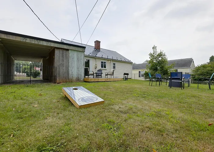 Walk To Parks & Dining: Williamsport Family Home