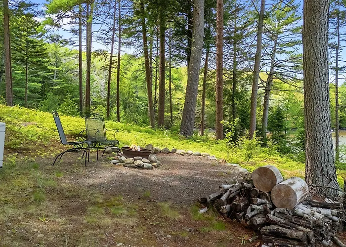Riverbend Perch - River-View Retreat For 2 With Kitchen, Patio, Ac, Wi-Fi