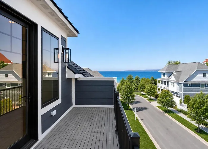 Lake-View 5Br Blue Harbor Retreat With Pool, Beach Access, And Resort Amenities.