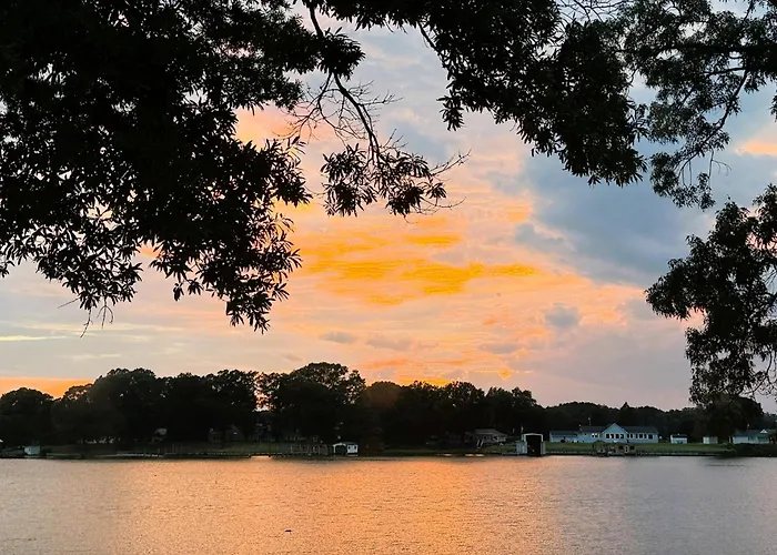 Waterfront Wicomico Bay Compound In Reedville, Va