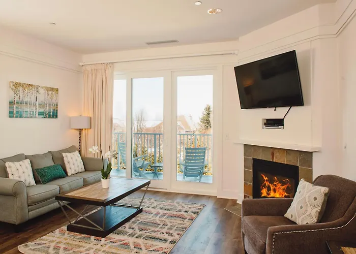 Maritime Lakeview Suite 317: Cozy 2-Bedroom Condo With Stunning Lake Views In Bay Harbor, Mi.