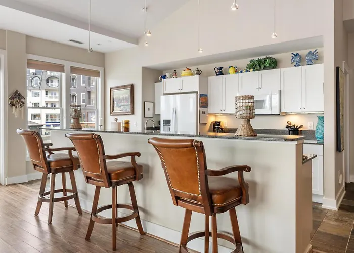 Harbor Master 101: Luxurious 3-Bedroom Condo In Bay Harbor, Mi, Perfect For Relaxation.