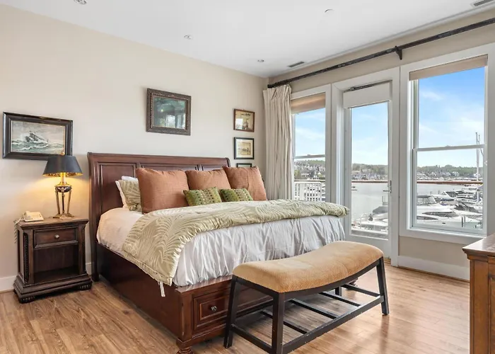 Harbor Master 101: Luxurious 3-Bedroom Condo In Bay Harbor, Mi, Perfect For Relaxation.