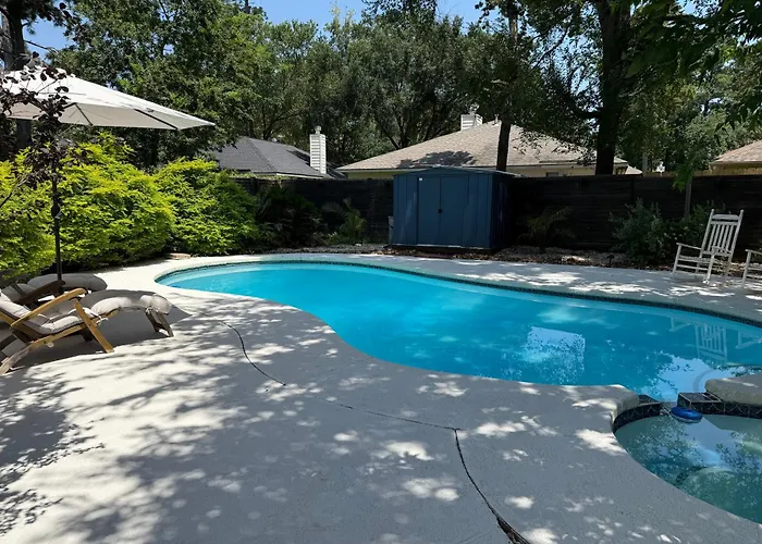 The Cape & Country Pool House