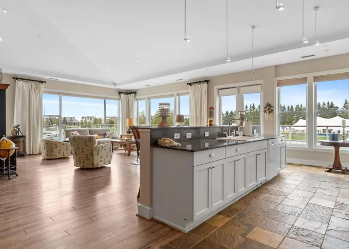 Harbor Master 101: Luxurious 3-Bedroom Condo In Bay Harbor, Mi, Perfect For Relaxation.
