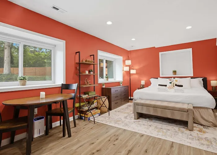 Family-Friendly Suite - Springfield Metro