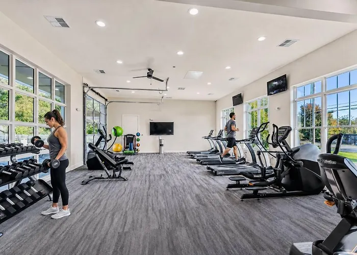 2Br Family Suite W/ Pool, Pickleball, Gym, Games