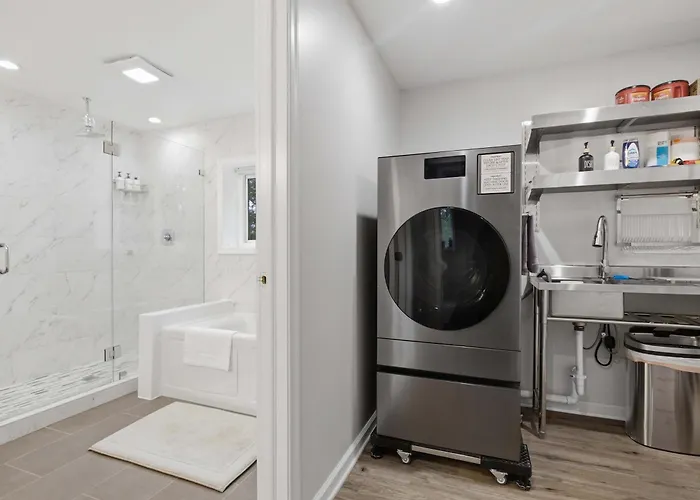 Private King Suite - Springfield Metro