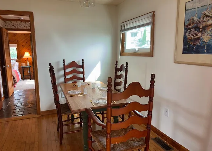 Mount Hope Bay Cottage