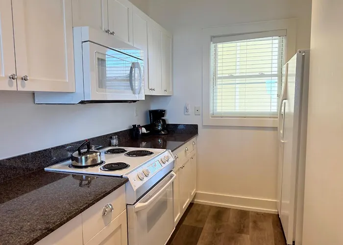 Maritime Lakeview Suite 317: Cozy 2-Bedroom Condo With Stunning Lake Views In Bay Harbor, Mi.