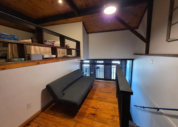 The Loft Sleeps 6 Includes Fully Equipped Kitchen, Washer, Dryer, Heat, And Air Conditioning