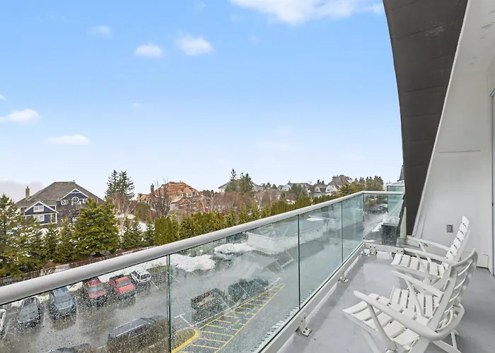 Experience Comfort In Maritime Lakeview Suite 406, A 2-Bedroom Condo In Bay Harbor.