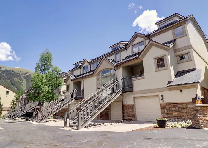 4 Bedrooms