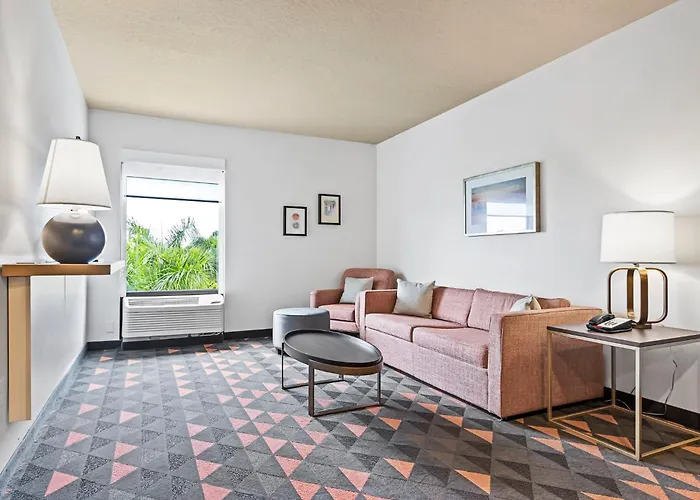 Holiday Inn - St. Petersburg West By Ihg