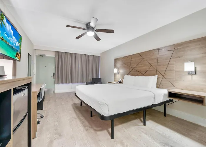 Quality Inn & Suites Airport-Cruise Port Hollywood