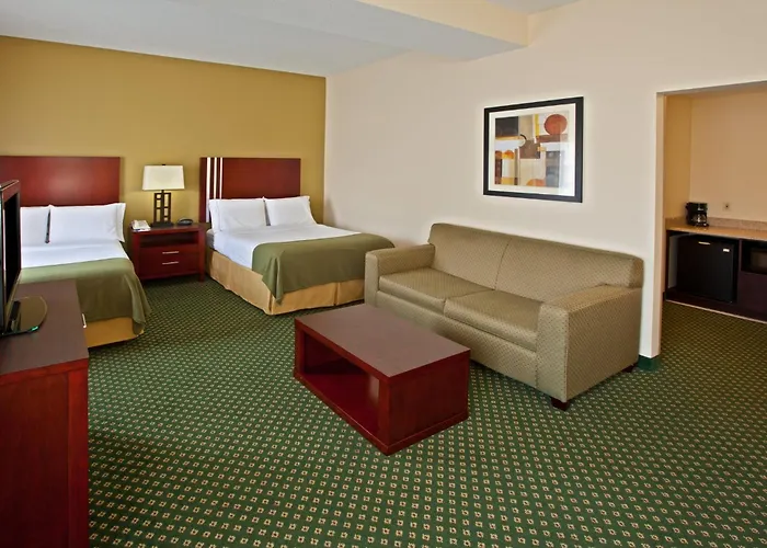 Holiday Inn Express & Suites Indianapolis - East By Ihg