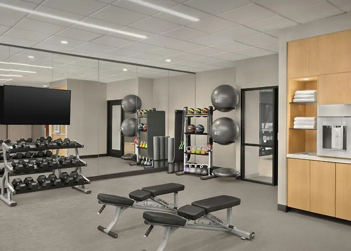 Courtyard By Marriott Bloomington