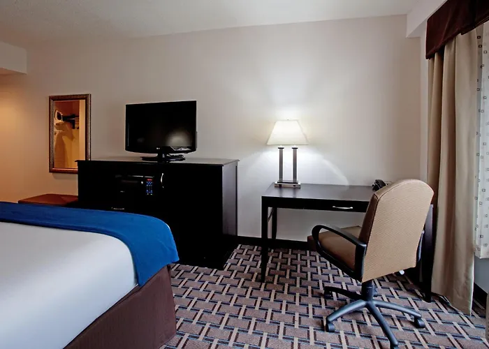 Holiday Inn Express & Suites Hope Mills-Fayetteville Airport By Ihg