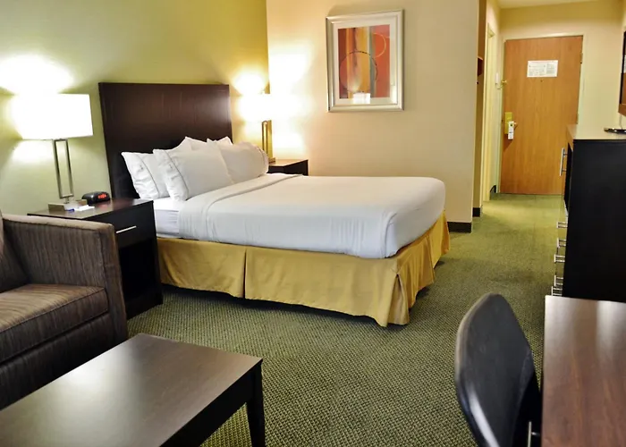 Holiday Inn Express Hotel & Suites Center Township By Ihg
