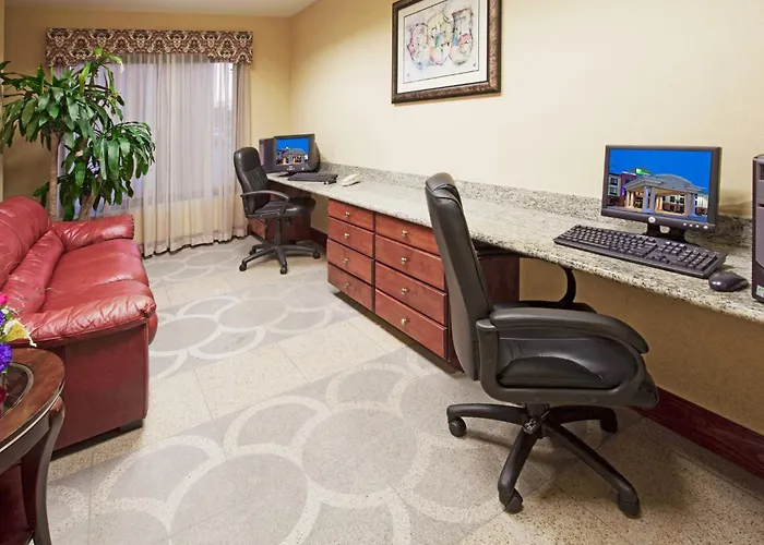 Holiday Inn Express & Suites Sebring By Ihg