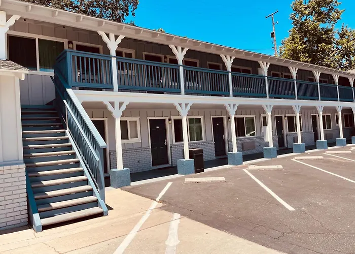 Vino Inn & Suites