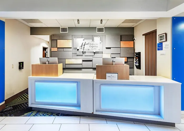 Holiday Inn Express & Suites - Laredo-Event Center Area By Ihg